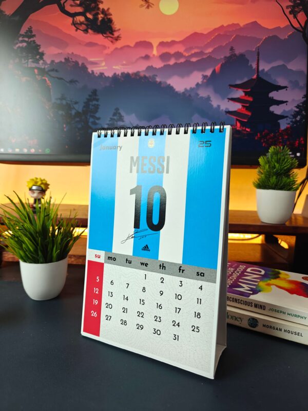 Lionel Messi Desk Calendar (6 x 9 inches)