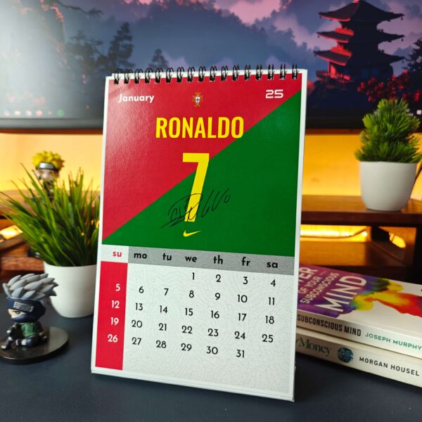 Cristiano Ronaldo Desk Calendar (6 x 9 inches)